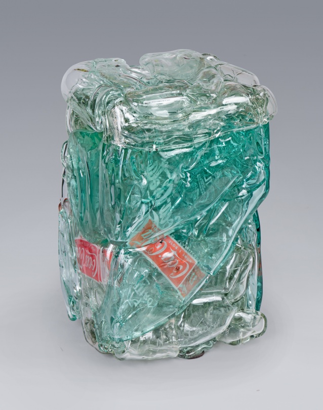 César __Compréssion de coca-cola__ de 1992 en verre 32x19x20cm Prix 28000€ Certificat de Denyse Durand-Ruel