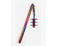 Luke Newton, Dont Be Afraid To Flail 2024 assemblage crayon, série crayons not carnage, 81 x 50 x 8cm 4800€